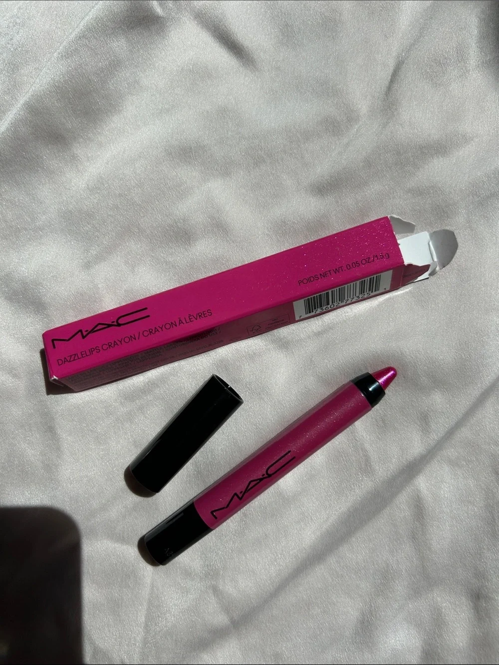Mac Dazzlelips crayon. Candy Yum Yummy